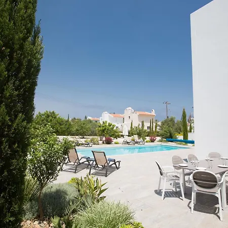 Wunderschoene Ferienvilla Fuer 10 Personen * Protaras