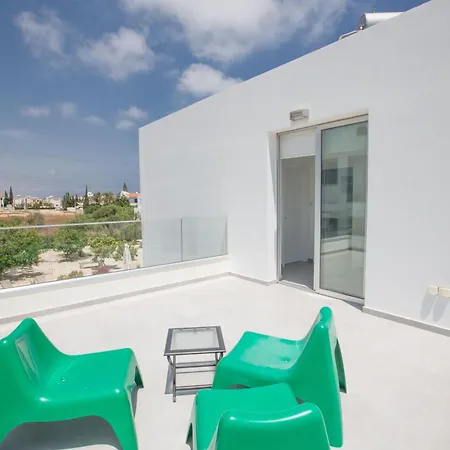 Wunderschoene Ferienvilla Fuer 10 Personen * Protaras
