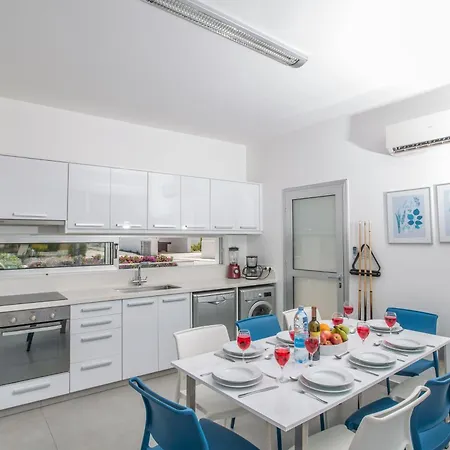Vakantiehuis Wunderschoene Ferienvilla Fuer 10 Personen