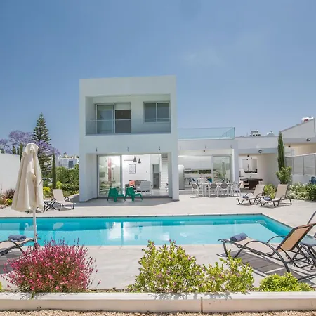Wunderschoene Ferienvilla Fuer 10 Personen Hébergement de vacances Protaras