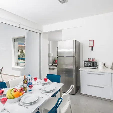 Wunderschoene Ferienvilla Fuer 10 Personen Hébergement de vacances Protaras