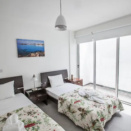 Wunderschoene Ferienvilla Fuer 10 Personen Protaras