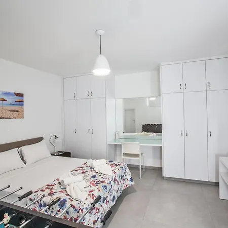 Wunderschoene Ferienvilla Fuer 10 Personen * Protaras